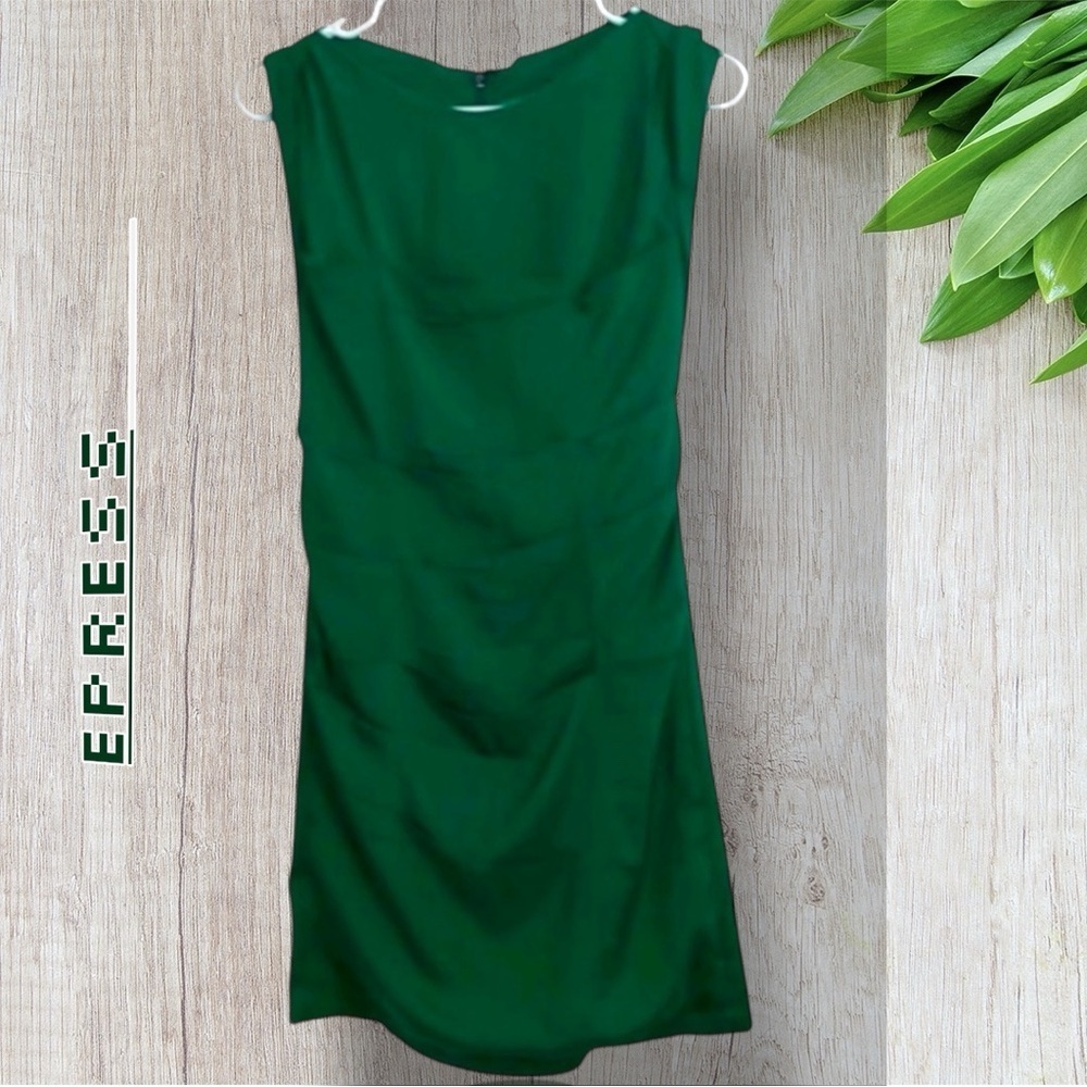 🌺EXPRESS GREEEN SLEEVELESS DRESS